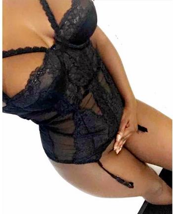 , 21  female escort, Niagara