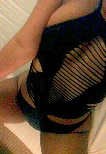 , 19  female escort, Niagara