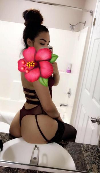, 21  female escort, Niagara
