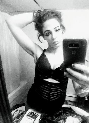 , 30  female escort, Niagara