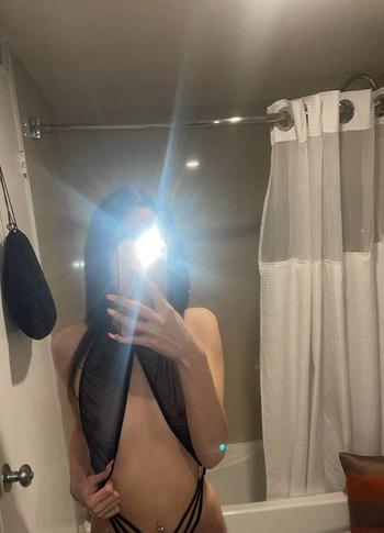Laurie, 23 Caucasian/White female escort, Niagara
